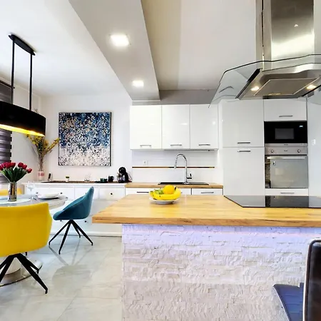 Modern Deluxe Sara Ii With 2 Bedrooms- Apartment *