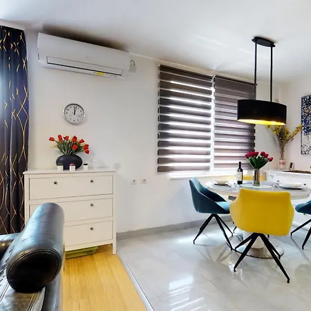 Modern Deluxe Sara Ii With 2 Bedrooms- * Split