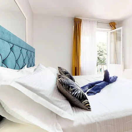 Modern Deluxe Sara Ii With 2 Bedrooms- * Split