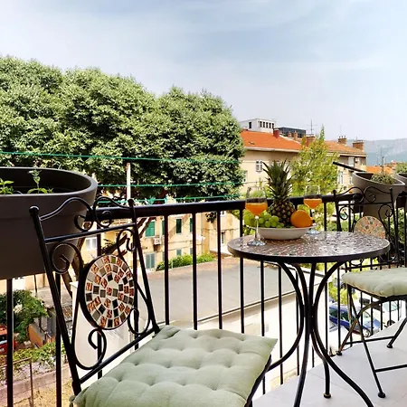 Modern Deluxe Sara Ii With 2 Bedrooms- Apartment Split